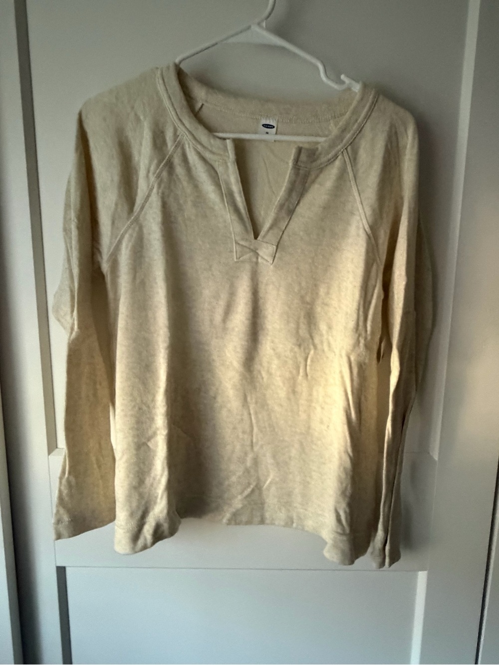 Old Navy Cream Long-Sleeve Split V-Neck Sweatshirt - xs - nwt